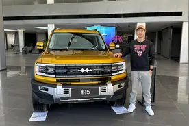 看车的和买车的一样多，比亚迪方程豹挑战坦克！豹5该买哪款？