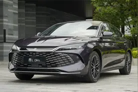 实拍比亚迪秦L，标准B级车尺寸，剑指第九代凯美瑞？