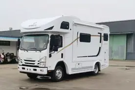 五十铃双拓展轻卡房车，5.2T动力+6at，配6000W逆变器1000W太阳能图片