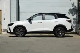 五菱全新SUV星驰，不到6万起，搭载1.5T，座椅纯平放倒，一身科技图片