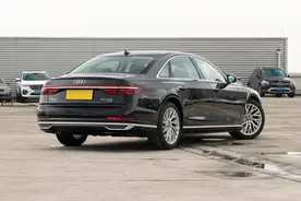 奥迪A8还是妥协了，新增2.0T爆发265马力，售价82.98万，值不值？图片