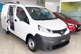 2023新款日产NV200 白色小型面包车 外观和内饰细节视频封面