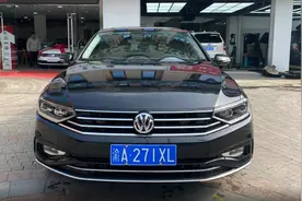 实拍二手迈腾，一共跑了4.74万公里，配2.0T引擎+车联网！图片