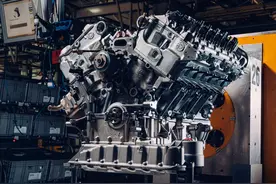 故障对比：劳斯莱斯古思特和宾利飞驰，顶级豪车的故障多吗？图片