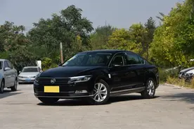 迈腾倒车时中控屏出现摄像头驻车系统当前不可用是怎么回事？图片