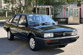 俗称“普桑”，造型方正，1.8电喷引擎+5MT，堪称大众最经典车型图片