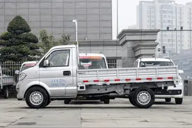 长4785mm配国六1.5L，载重近2吨，荣光小卡加长版对标东风小康C31图片