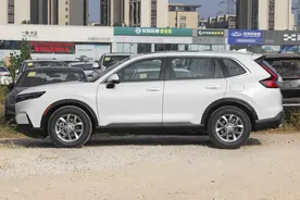 适合女生开的两款紧凑型SUV，空间大油耗低，转向轻好开图片