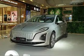 面向个人销售了！红旗E-QM5正式上市，轴距近3米，售价12.28万起图片
