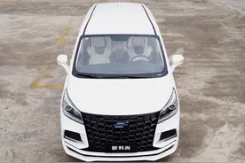 长安欧尚新科尚正式上市，售价16.88万元，配电动侧滑门+7座布局图片