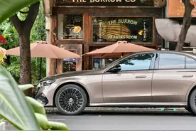 奔驰E300原汁原味的豪华驾驶极致享受，是你开过了才会有的懂图片