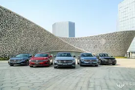 “双前脸”创新国民家轿新体验？试驾上汽大众2023款全新朗逸图片