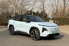 家用车中的驾驶者之车，可惜油耗有点高，深度体验吉利银河L7图片