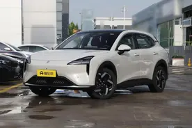 宝骏云海、银河E5、极狐阿尔法S5、元PLUS四车对比，买谁不吃亏？图片