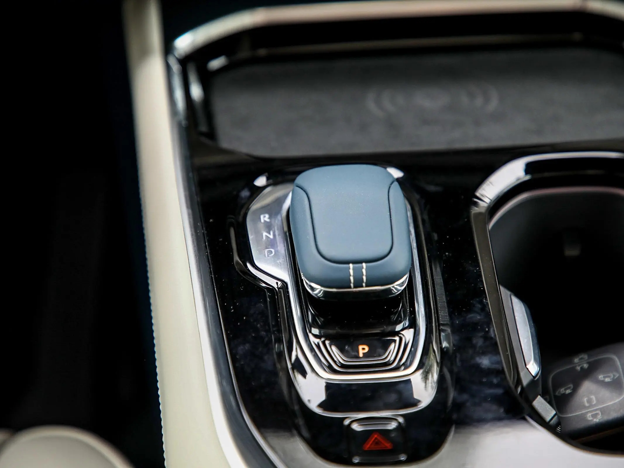 理想L9评测_6座家用车推荐_新能源车推荐