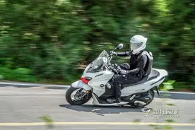 国产功率最强的150cc龙骨踏板，鸿150智能版测评图片