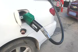 车子加油口为什么有的在左边，有的在右边，喵哥告诉你原因图片