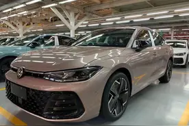 车长超5米！实拍全新一代帕萨特B9，1.5T/2.0T可选，预计9月上市图片