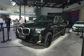 宝马X5 2024款 xDrive 40Li 尊享型黑焰限量版车型大概怎么样？图片