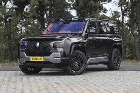 车长超5米3，配四电机+1197马力，售价109.8万，解读比亚迪仰望U8图片