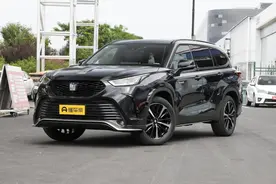 试驾皇冠陆放，大七座+2.5L混动+双叉臂悬架，开起来感受如何？图片