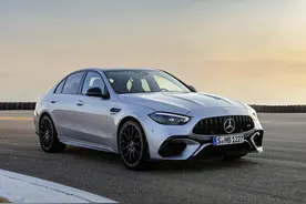 告别大V8，搭2.0T+电机混动！全新奔驰AMG C63发布图片