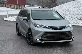 2025款丰田赛那SIENNA实车亮相 配置升级 动力不变图片