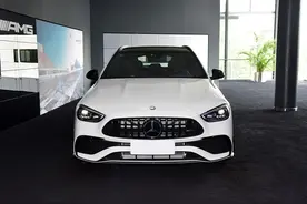 这才是“西装暴徒”，纯进口身份，配2.0T+9AT，408马力4.7秒破百图片