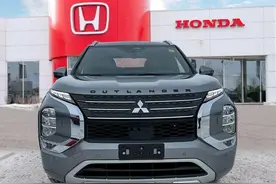 全新三菱欧蓝德都市MPV到店实拍，能装又野性，还考虑其他SUV吗图片