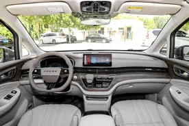 详解荣威iMAX8 EV：七座纯电MPV，续航570KM，售25.98万图片