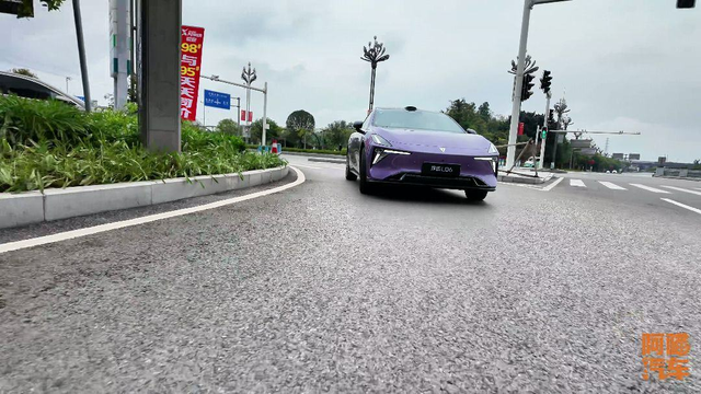 深蓝L06开起来咋样，法拉利同款磁流变悬架，真那么厉害吗