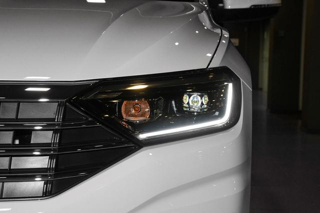 体验2022款速腾：1.4T动力，百公里油耗5.6L，8.7秒破百，香？