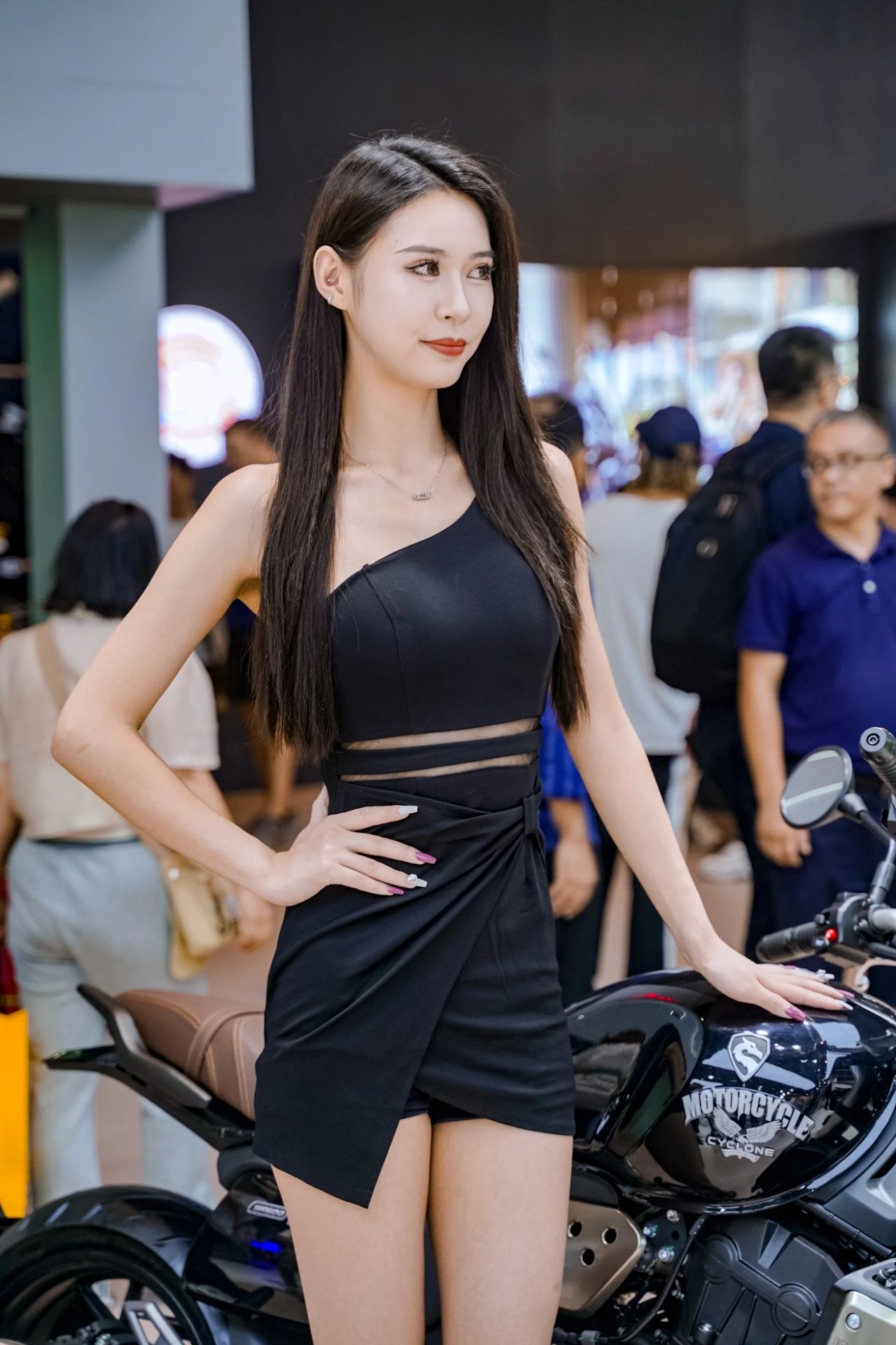 今天不聊摩托车！就来一起看看本届摩博会的美女模特吧3998|小老婆汽機車資訊網