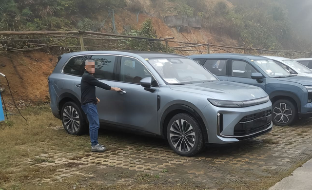 宝骏华境S实车现身	，大过问界M9+1.5T插混，配华为乾崑+鸿蒙座舱