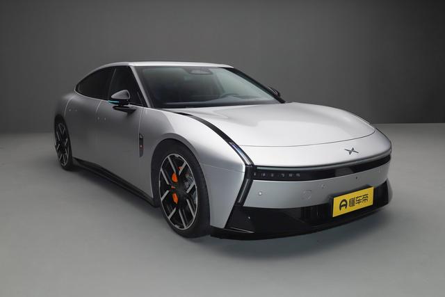 全新小鹏P7上市售21.98万起