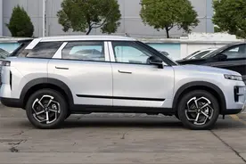 奇瑞造了辆“小路虎”！降到6.99万，1.5T+双独悬，不比电车香？图片