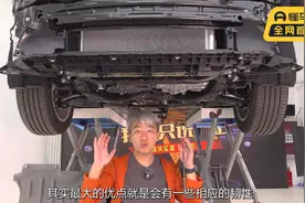 丰田凯美瑞拆车：基本看不出两代的区别，这才是降成本的好手！