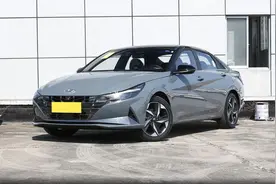 车长4680mm，仅9.98万起，配两种动力可选，实拍现代伊兰特图片