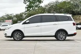 宝骏730：7座MPV，搭载1.5T+CVT，操控平顺、爬坡有劲图片