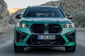 2024年宝马X5 M Competition亮相，配V8发动机+48伏轻混图片