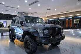 坦克300风林铁骑展车到店，复古前格栅，底盘加高，尽显硬汉本色图片