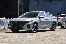 养一台2.0T的奇瑞艾瑞泽8，一年需要花多少钱？家用值得选吗？图片