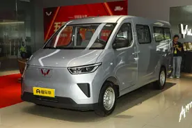 五菱再出平民“创业王”，6座布局+魔术座椅，续航300km仅8万出头图片