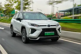 试驾威兰达高性能版：一台能上绿牌的丰田，居然这么“燃”图片