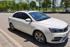 都说家庭第二辆车才买电车，真正拥有油车和电车后，才发现错了图片