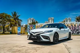 黑标丰田！试驾凯美瑞骑士版，真的够运动吗？图片