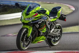2023北京国际摩展：最便宜进口四缸车 川崎ZX-4R 6.98万起图片