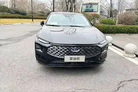 黑色车身更显犀利，全新一代福特蒙迪欧更多实拍图曝光图片