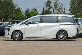 买省油MPV看这款，吃92粗粮，油耗5.58L，大7座布局，续航1200km图片