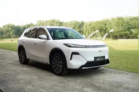 亏电油耗仅3.75升，满油满电跑1420公里，吉利银河星舰7 EM-i来了图片